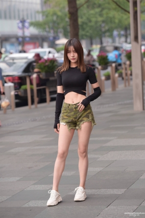 401迷彩DK【43P】戴着墨镜逛街的热裤短裤长腿女孩套图
