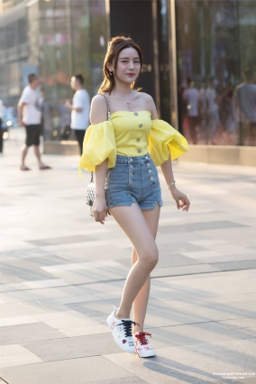 阳光靓丽的M【41P】夕阳下的牛仔热裤大长腿白腿美女套图
