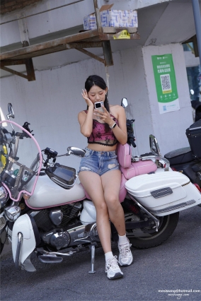 7067机车牛仔RK【528P】紧身牛仔热裤长腿美女图片