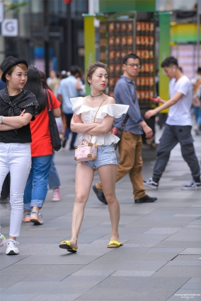 434牛仔Rk【31P】街拍逛街的牛仔热裤和紧身裤女孩套图