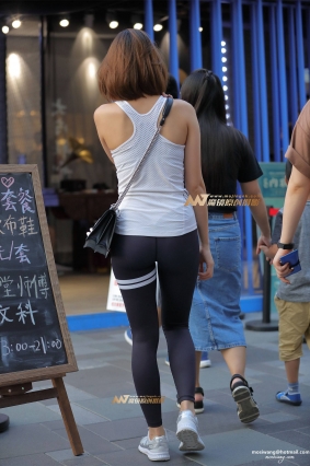 紧致健美裤，短发美眉