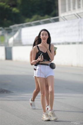 384白色Rk【68P】三位超短白色紧身热裤短裤长腿女孩套图