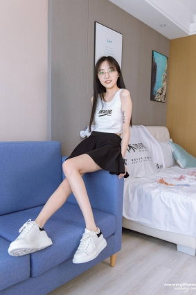 NO.127 稚予-麦昆板鞋、两双自然穿旧棉袜、裸足 [139P+1V／5.6...