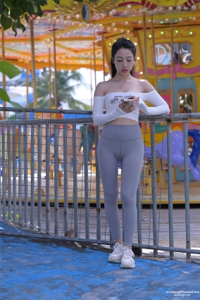6469灰色瑜伽K-L肩长袖【817P】游乐园闲逛的紧身瑜伽裤美女