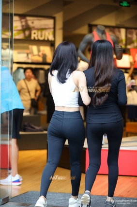 美胸，美女，成都街拍两位紧身裤长腿美女