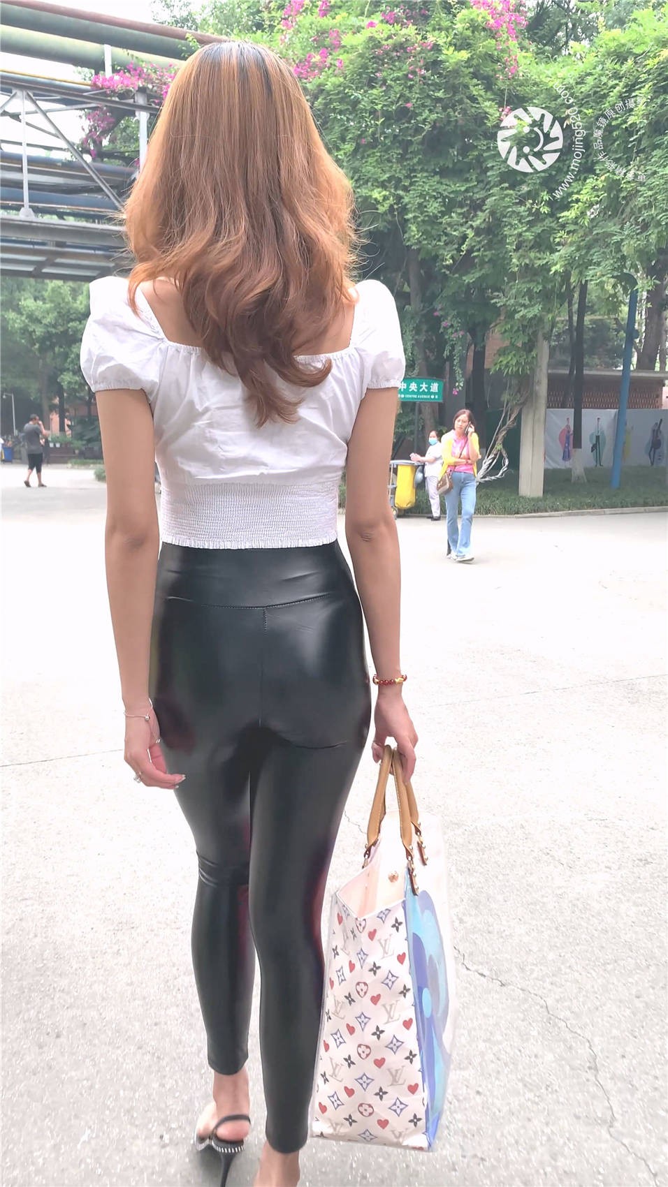 64219.mp4_20221105_153258.398.jpg