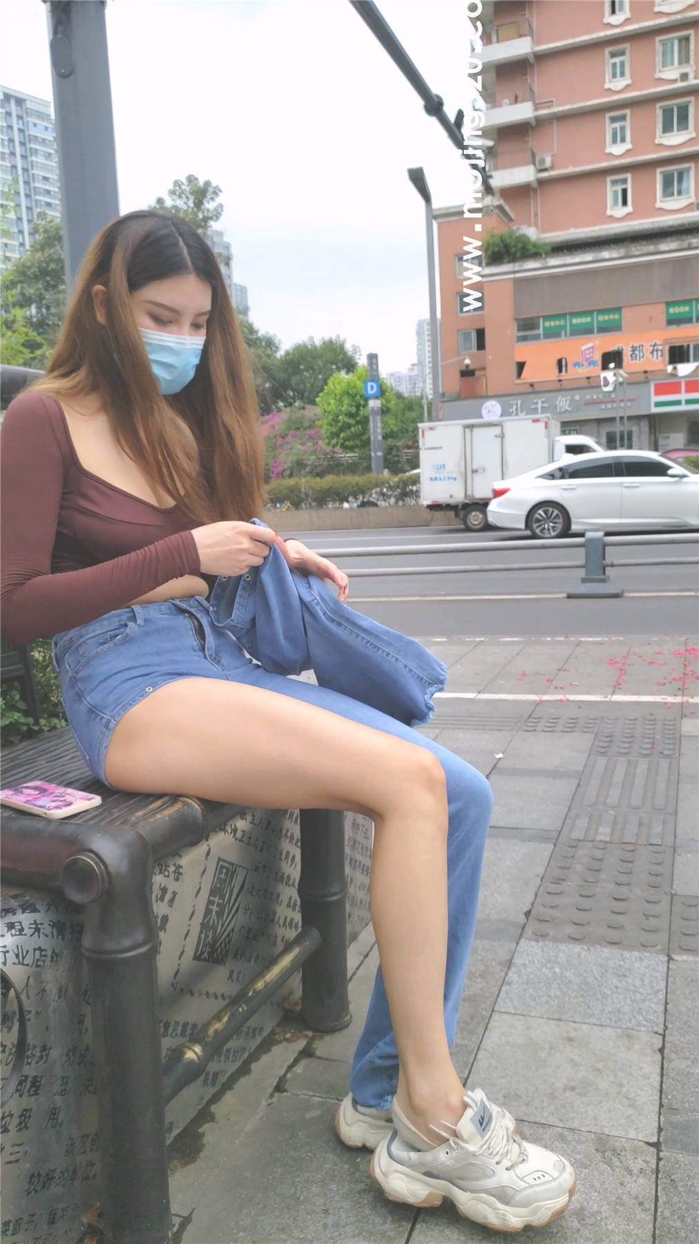 64541.mp4_20230317_195050.763.jpg