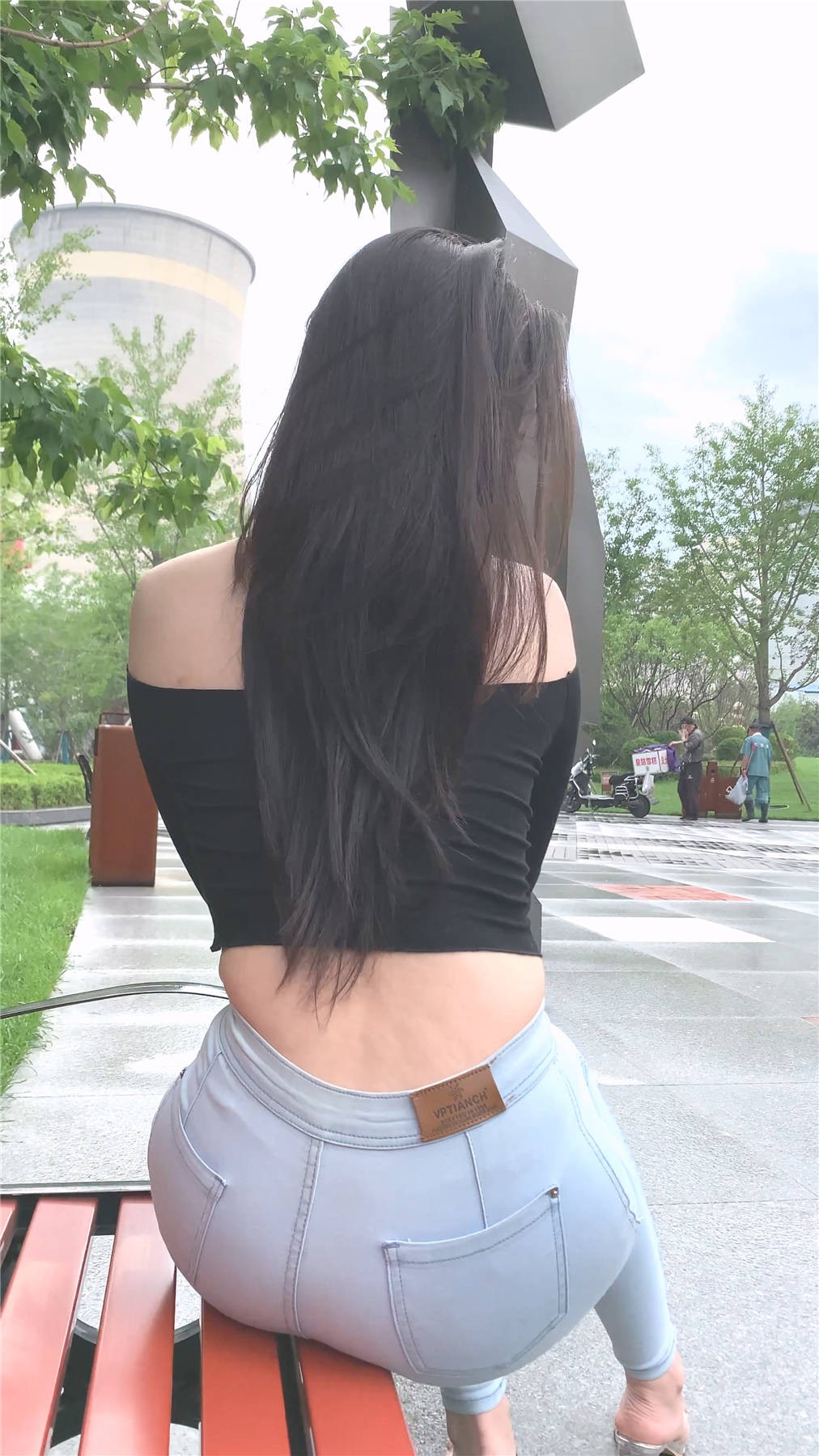 64543.mp4_20230317_195310.426.jpg