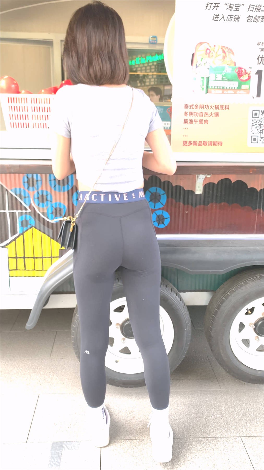 64546.mp4_20230317_220947.712.jpg