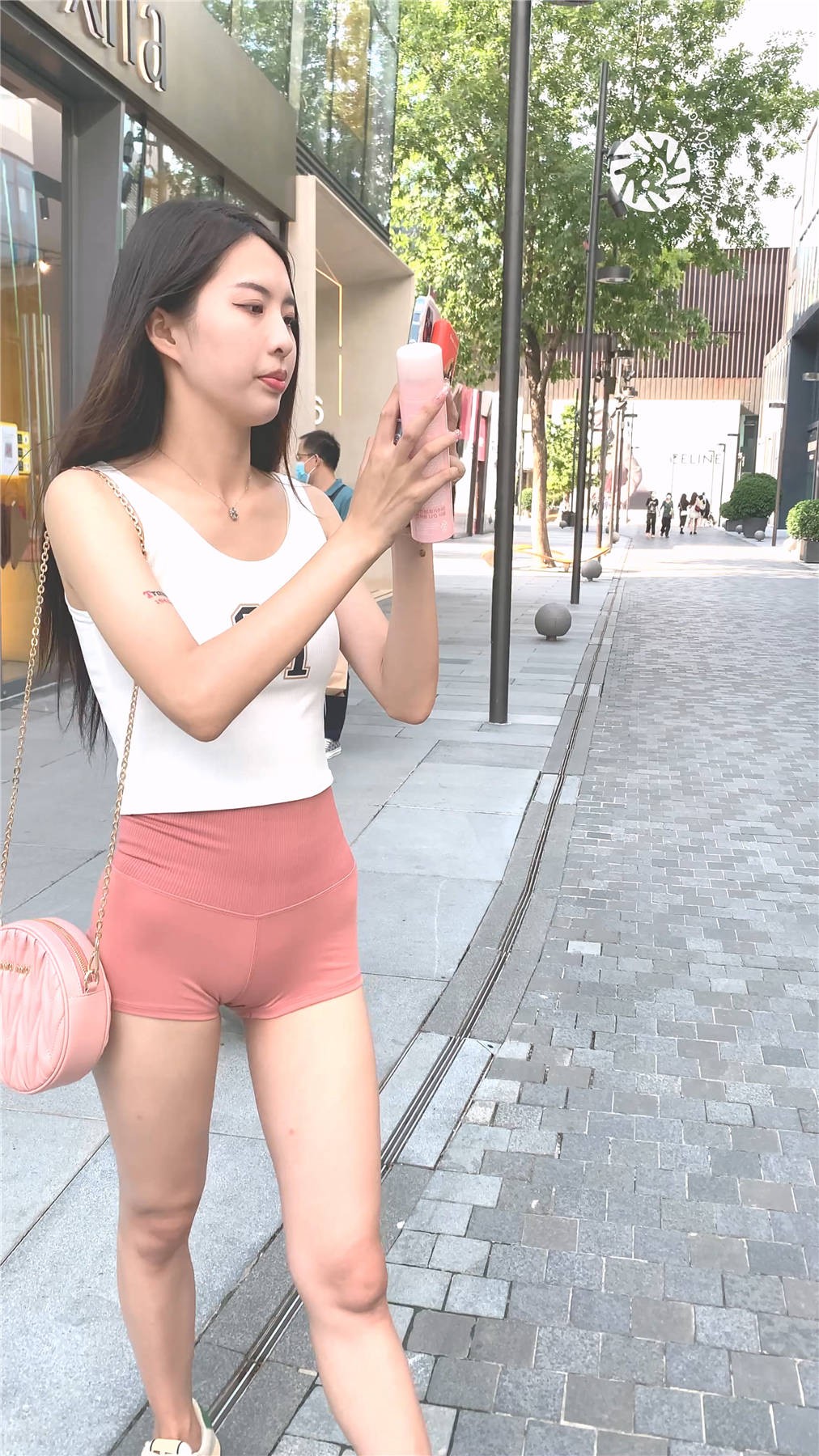 64639.mp4_20230406_204830.160.jpg