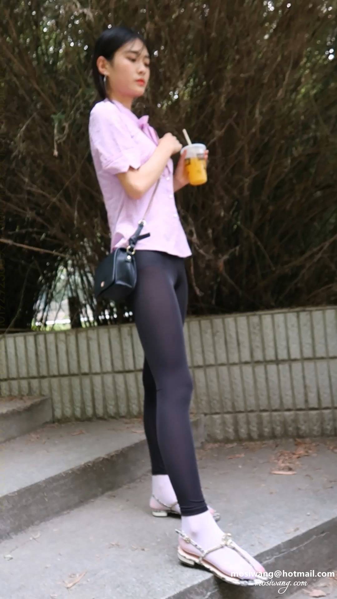 69933-瞒着男朋友出来拍照.mp4_20240925_225346.651.jpg