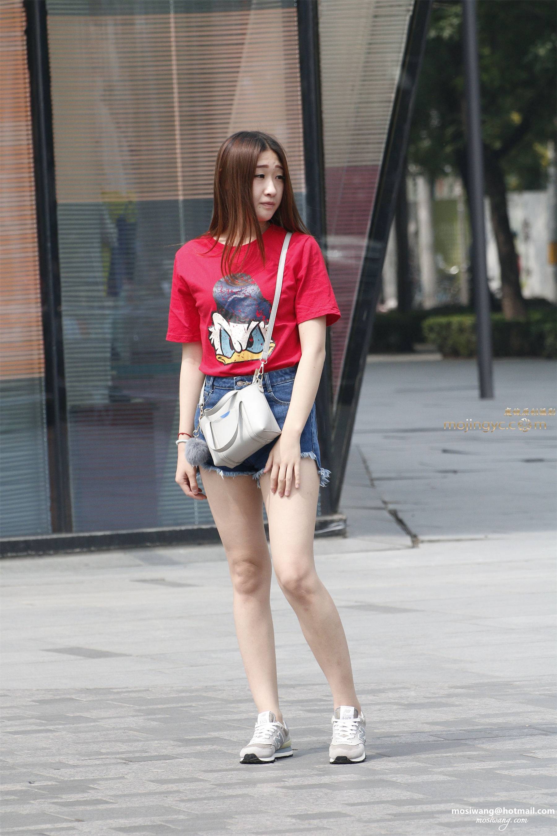 08-小美女的牛仔热裤摆拍 [10P]-205812kpuchcqntshyc1qc.jpg