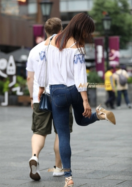 蜜桃臀の魅，紧身牛仔裤长腿美女图片