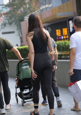 真空小背心，健美裤MM