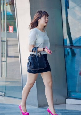 街拍长裙和热裤长腿美女图片