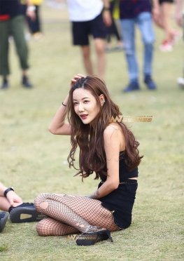 黑色连衣短裙性感黑网袜长腿美女