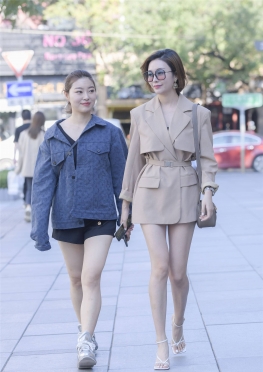 短裙白-Tui【69P】大街上的高跟鞋美足大长腿女孩