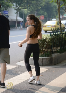 晨练的围国妹子