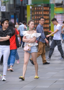 434牛仔Rk【31P】街拍逛街的牛仔热裤和紧身裤女孩套图