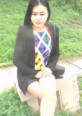 72015在路边换装的肉丝足长腿美女视频