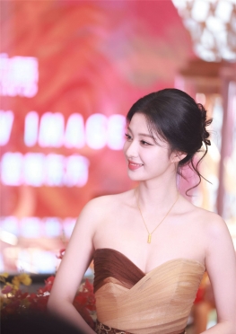 王楚R-MoX长裙【100P】王楚然长裙神仙颜值长腿美女图片