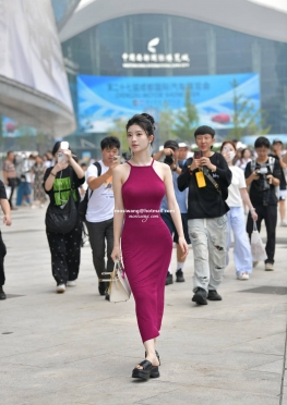14139人**中红Qu【100P】身材高挑的丰满小姐姐模特套图