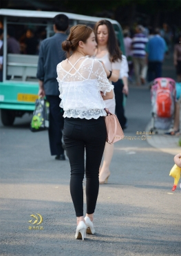 漂亮的黑裤妇妇