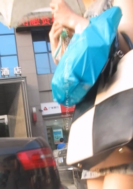 70362-70363超市里的紧身热裤长腿美足小姐姐视频