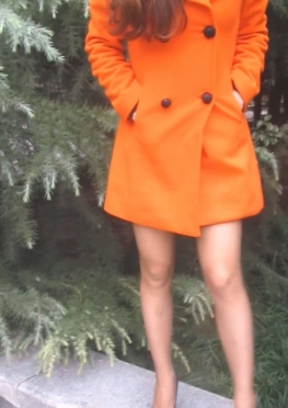 70390在草坪换肉丝足的长腿美女视频