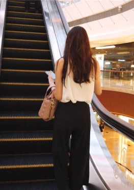 72848-72850和表姐一起逛街的肉丝足小姐姐女孩视频