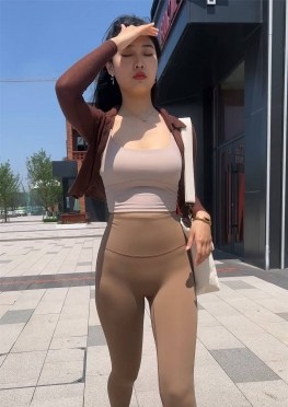 71303爱逛街的紧身瑜伽裤丰满长腿小姐姐视频