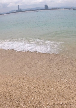 72333-72335海边玩水的比基尼长腿美女视频