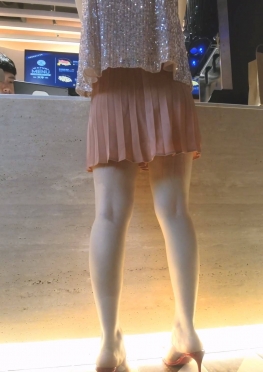 73774-73775逛街的超短裙大白腿长腿美女视频