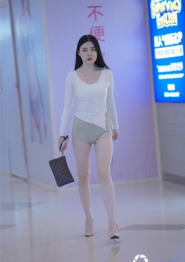 34253【428P】身材高挑的超短裤大白腿女孩套图，皮肤白皙腿