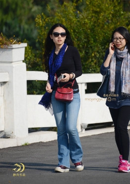 A4腰的长发蓝牛妹子