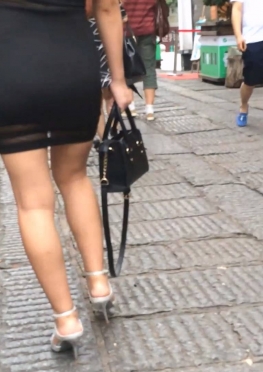 75162公交车站等车的短裙包裙美女视频