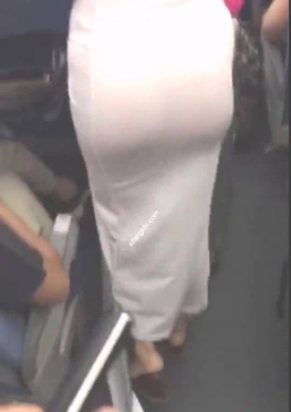 66738乘坐地铁的包裙长腿女孩视频