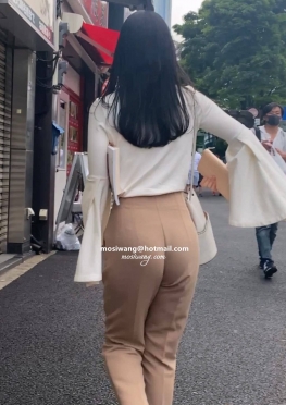 75974逛街的紧身裤小姐姐视频