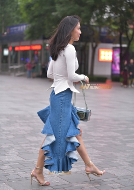 走路带风的女人