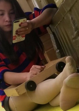 73112-73115淘气堡坐着看手机的肉丝足长腿美女视频