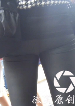 59701逛街的黑色紧身皮裤翘臀美女视频