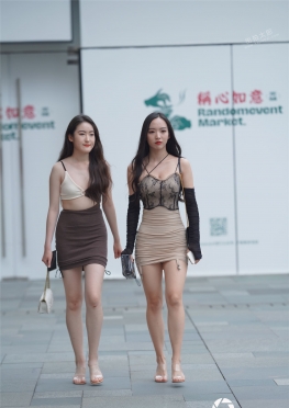 34067【132P+1V】两位短裙大长腿女孩逛街套图视频
