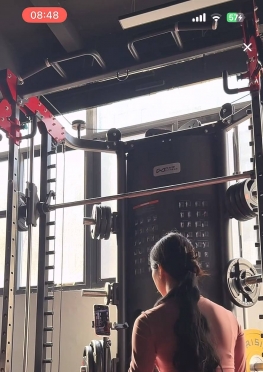 75295直播健身的瑜伽裤长腿美女视频