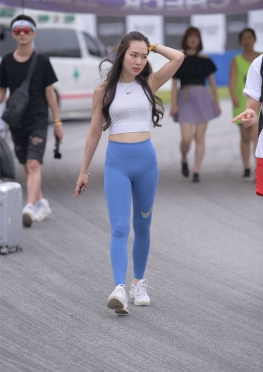 47JS牛仔K【89P】逛街的紧身牛仔裤小姐姐