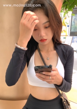 71294爱逛街的小蛮腰长发长腿紧身瑜伽裤小姐姐视频