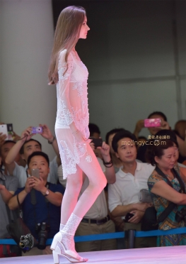 西安车展维多利亚的秘密白衣天使