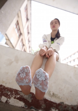 DXG-Z2-3-004【561P+1V】白色网袜美足大白腿美女同--套图视频