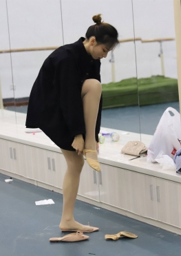 2018-DXG-029【260P】我的舞蹈生长腿女同--去练舞了