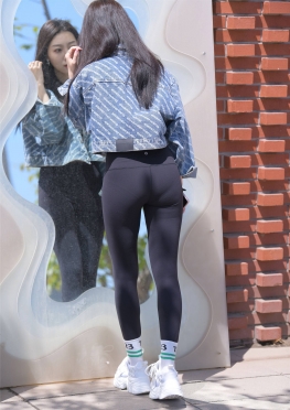 6053眉梢-HS瑜伽K【693P】紧致的黑色瑜伽裤长腿翘Tun美女套图