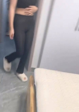 71496来家里拍照的黑色紧身裤长腿美女同--视频